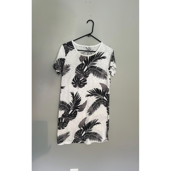 Old Navy Dresses & Skirts - Old Navy Black and white palm pattern cotton dress Size Medium